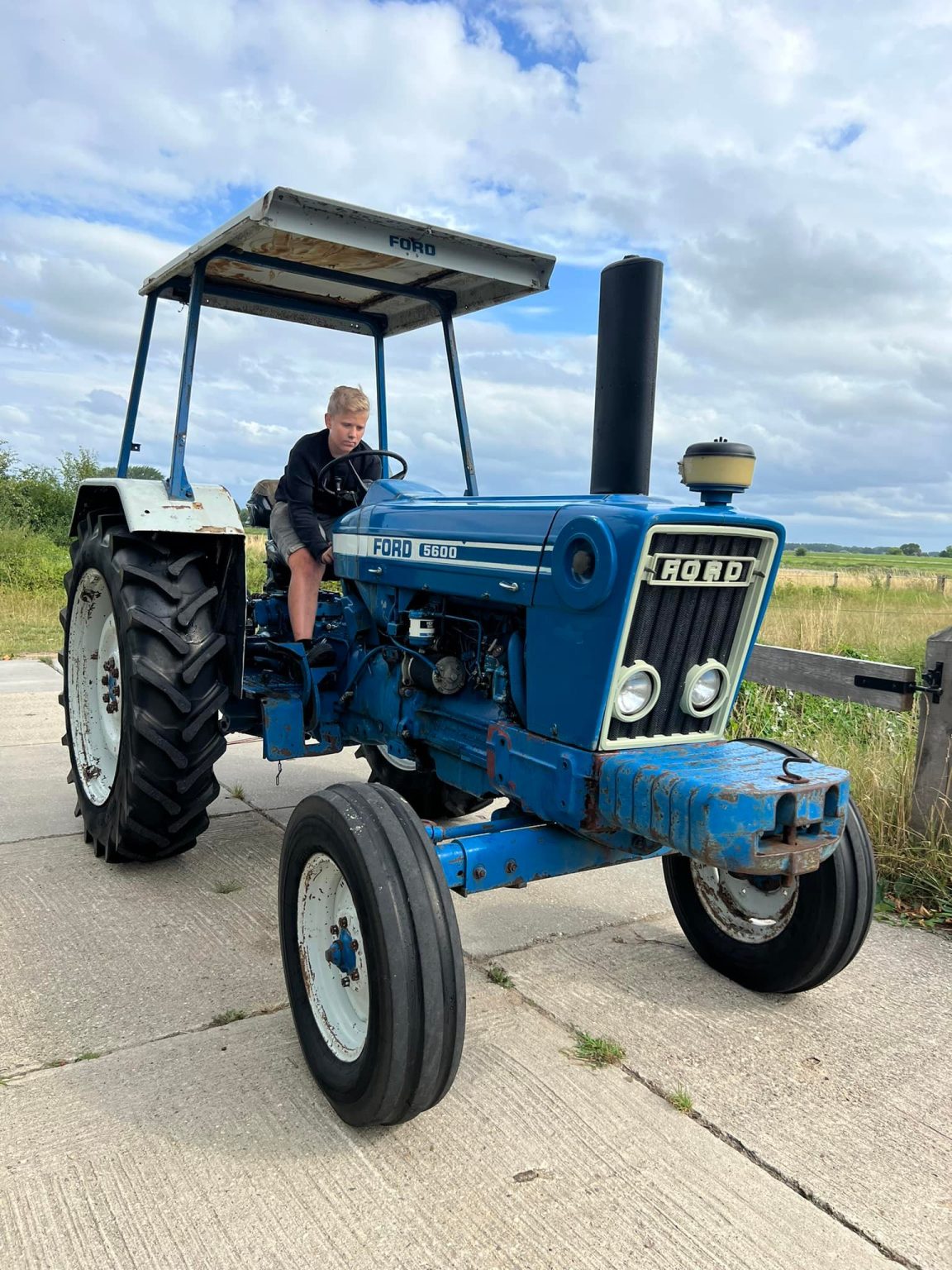 Ford 5600 Cabrio PoUwer Classic Tractors